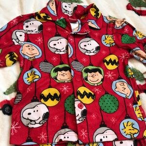 Charlie Brown Christmas Snoopy PEANUTS pajamas sz6